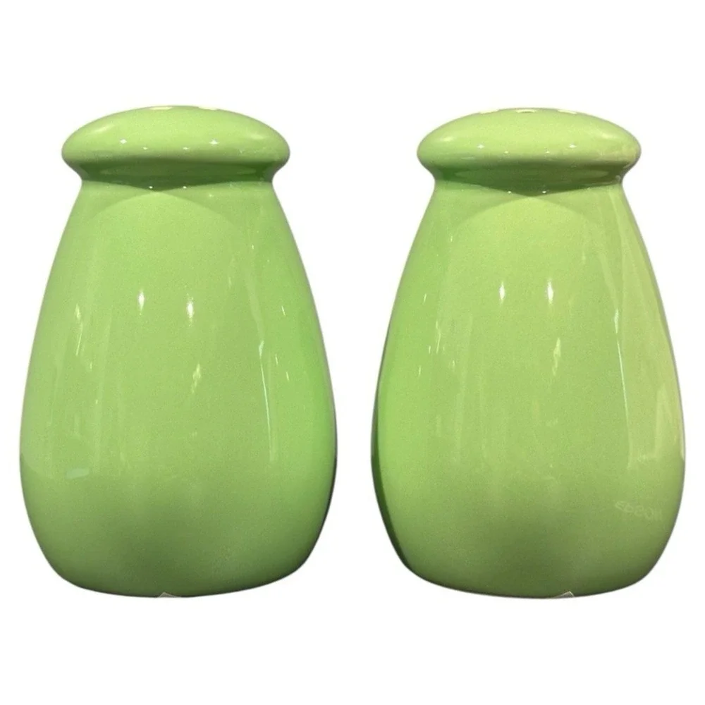 New Disney Mickey Mouse Green Salt Pepper Shakers M.Mouse Dinnerware Collection‎